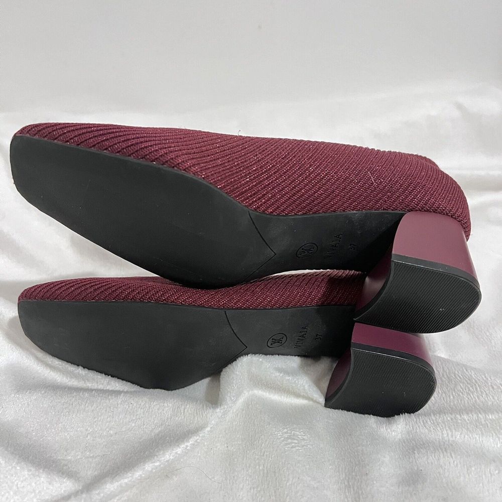 Women's Burgundy Knit Block Heel Pumps - Picture 5 of 8